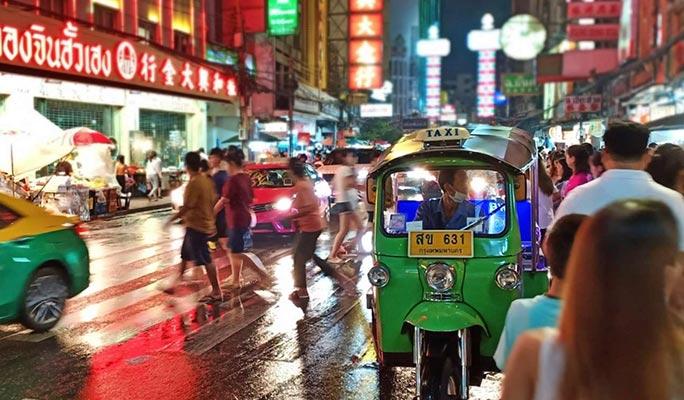 Bangkok Night Tour: Wat Arun + Wat Saket + Chinatown + Street Food - main view