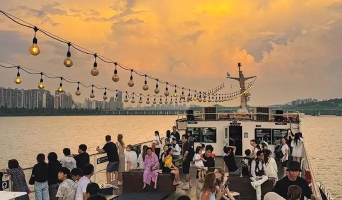 Yeouido Hangang River & Gwangjang Market Night Tour with Optional River Cruise - main view