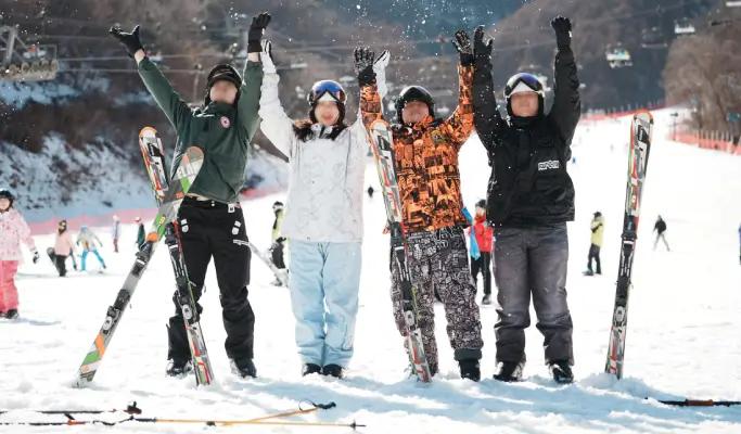 Elysian Gangchon Ski Resort 1 Day Ski/ Snowboard Tour with Lunch (+ All-inclusive option) - from Seoul - main view