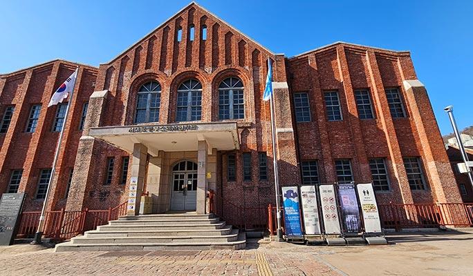 Korea's Independence Trail Half Day Tour in Seoul: Seodaemun Prison + Independence Gate + Dilkusha + Tapgol Park - main view