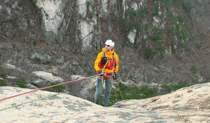 [Trazy Local Host] Seoul Hiking & Rock Climbing Tour - Mt. Bukhansan/Gwanaksan - main view