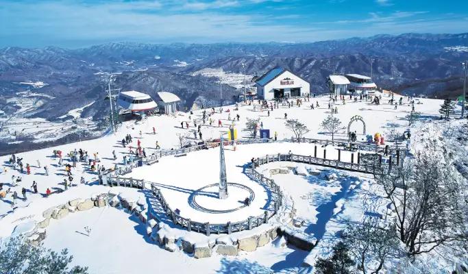 Phoenix Park Ski Resort: 1 Day Ski/Snowboard/Snow Sled Tour - main view