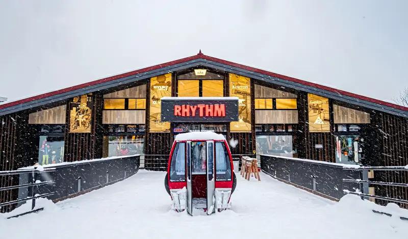Niseko Ski Resort: Ski/Snowboard Clothing & Equipment Rental by Rhythm Hirafu - main view