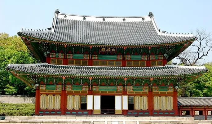Changdeokgung/ Gyeongbokgung Palace Walking Tour with Hanbok Rental - main view