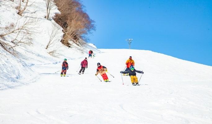 Yuzawa Nakazato Snow Resort: Lift Pass + Ski/Snowboard Equipment Rental Package - main view